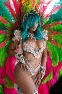 Rihanna carnaval peluca