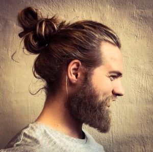 cortes de cabello para hombres hipster coleta
