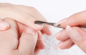 como preparar las uñas antes de pintarlas